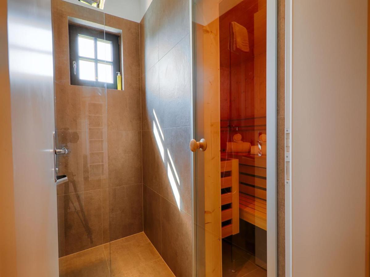 Reetland Am Meer - Luxus Reetdachvilla Mit 3 Schlafzimmern, Sauna Und Kamin F18 Dranske Ngoại thất bức ảnh