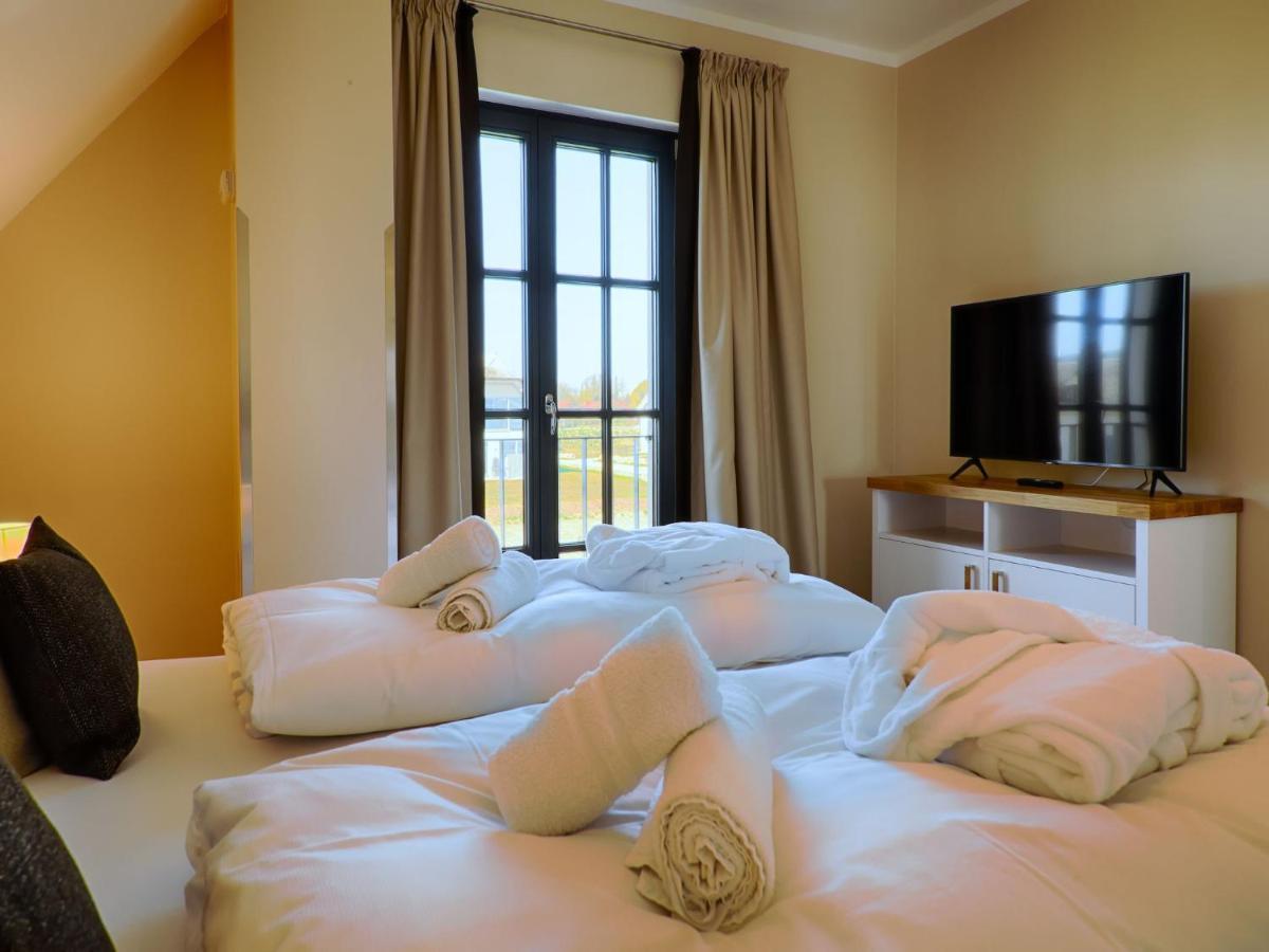 Reetland Am Meer - Luxus Reetdachvilla Mit 3 Schlafzimmern, Sauna Und Kamin F18 Dranske Ngoại thất bức ảnh
